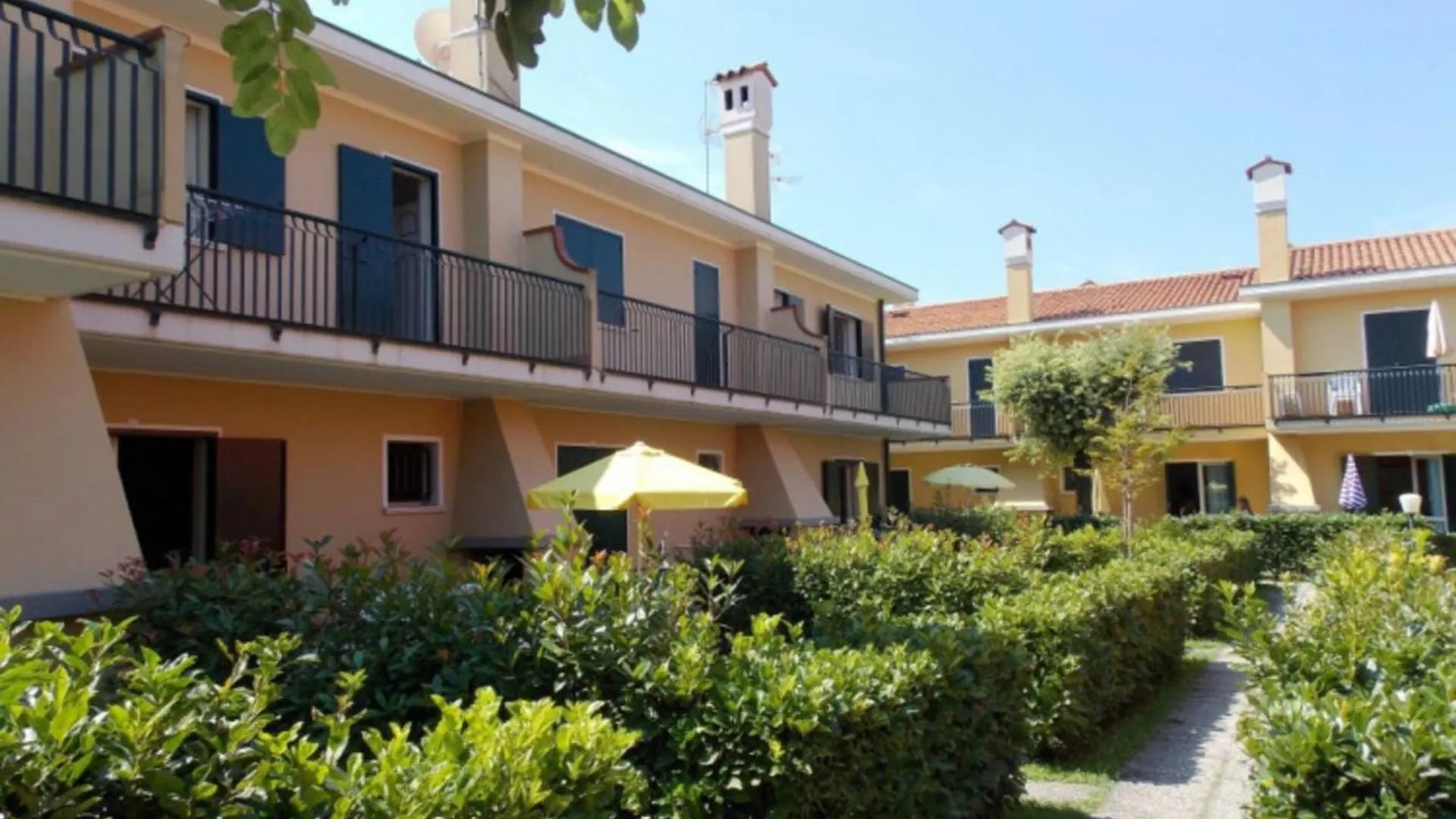Renovated Villa With Garden And Pool Access Bibione Italy